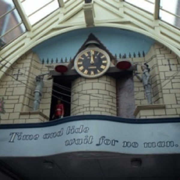 Grand Arcade clock
